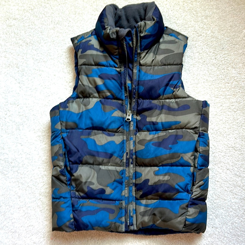 GapKids  XS blue green camo puffer vest.